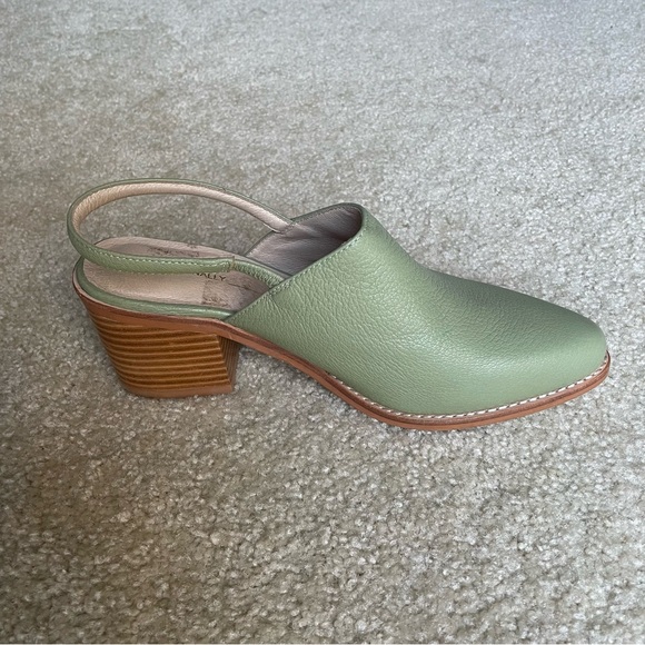 Intentionally Blank Mule Size 39 - Picture 4 of 8